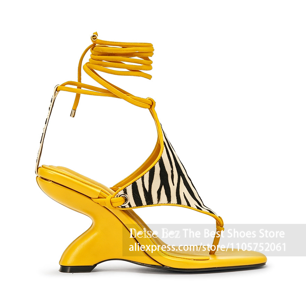Sandali con tacco scultoreo e  - Sandal Strappy Heeled recensione e prezzo